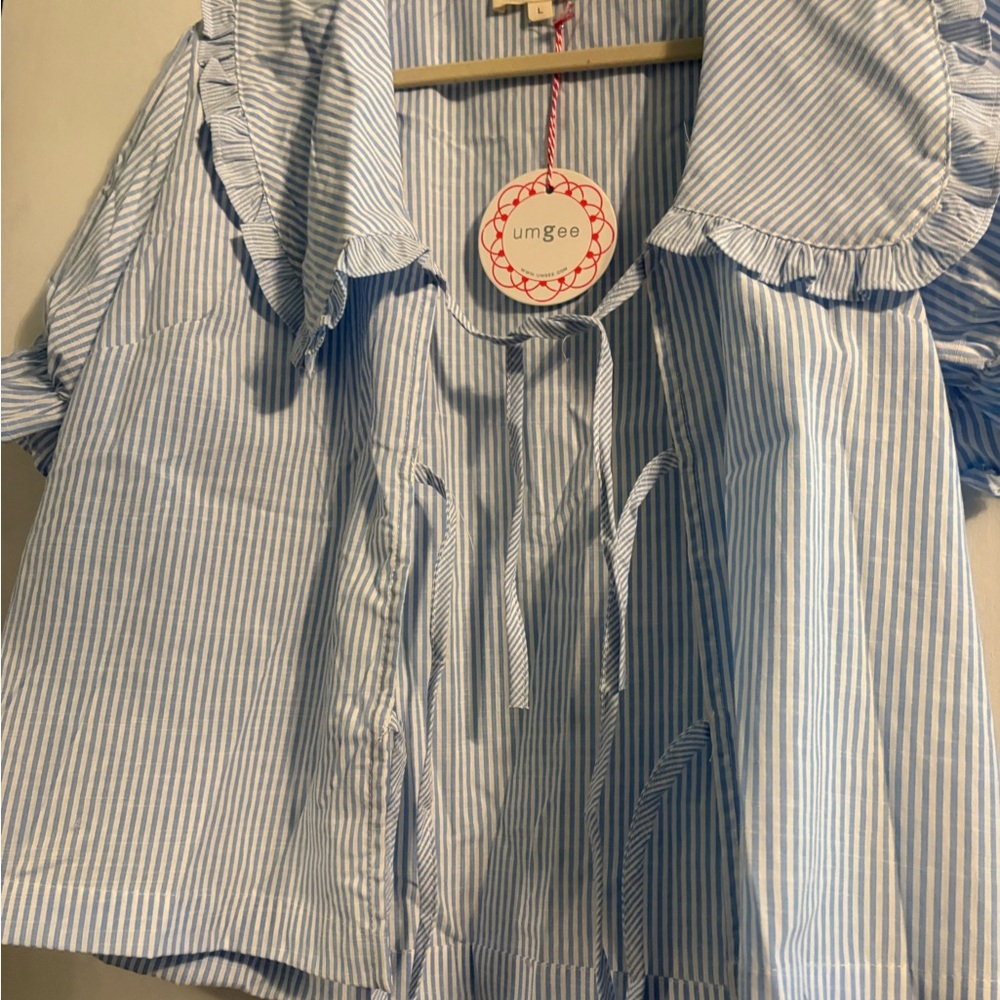 NWT 2 umgee tops 1 size m and other L - Picture 10 of 16
